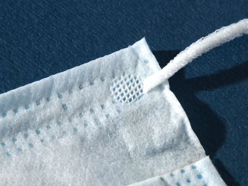 اتصال بند به ماسک بطور استاندارد و به روش التراسونیک انجام شده است.