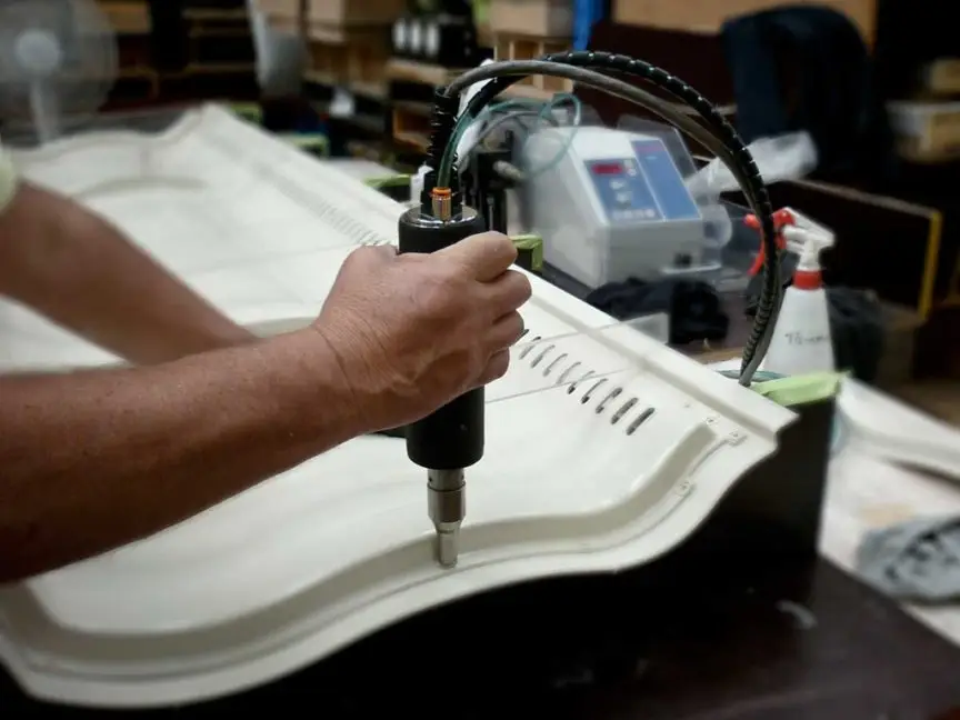 اصول برش زدن به روش التراسونیک هم نظیر دوختن است.