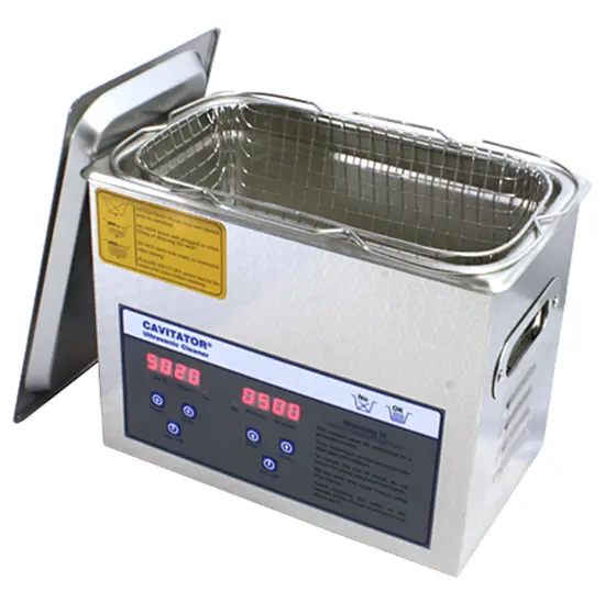 قطعات عظیم پالایشگاهی را در آن فرو برده و شستشو میدهند